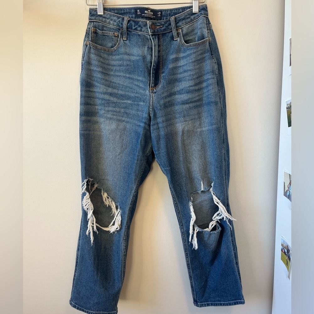 Hollister Curvy Ultra High Rise Mom Jean (Short)!